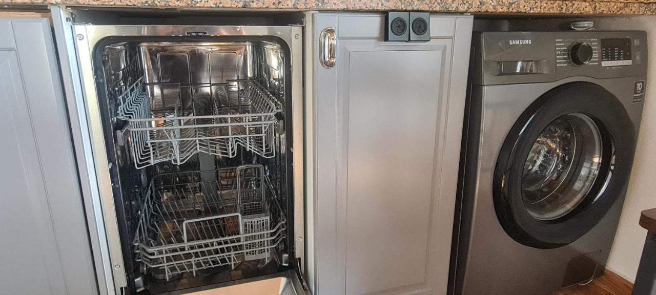 Beautiful House In Stunning Nature, 22 Minutes From Beaches, 5 Minutes To Lake, Air Condition Cool And Heat, And Very Fast Internet In All Rooms, Dishwasher, Washing Machine And Induction Cooking Силвес Екстериор снимка